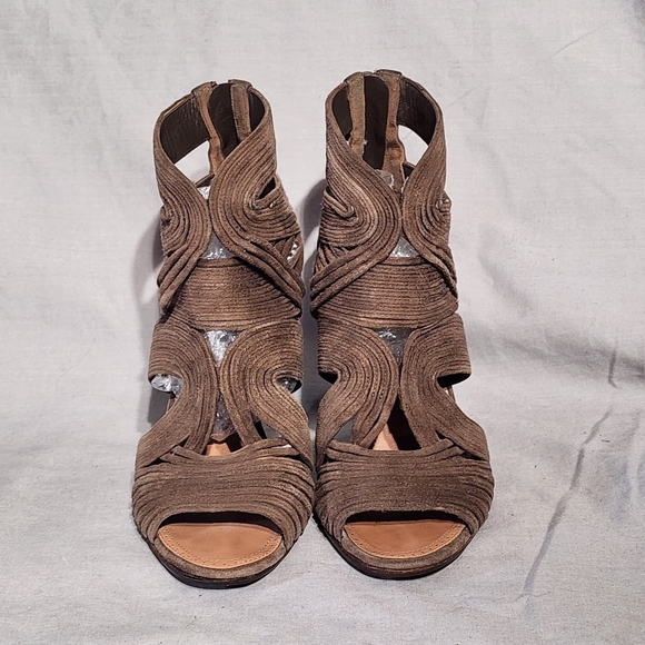 ALAIA Taupe/Brown Suede Heels, size 40 - Picture 8 of 8